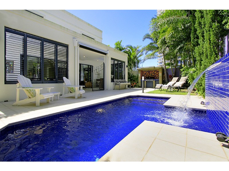 26 Montgomery Avenue, Main Beach QLD 4217