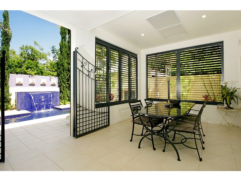 26 Montgomery Avenue, Main Beach QLD 4217