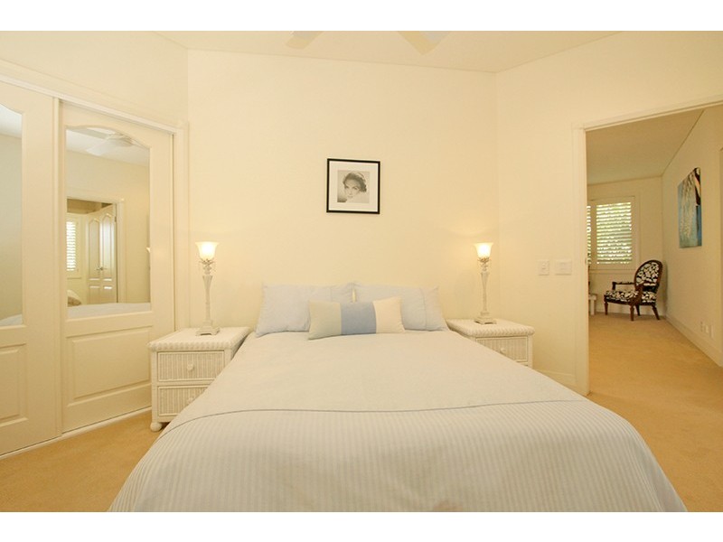 26 Montgomery Avenue, Main Beach QLD 4217