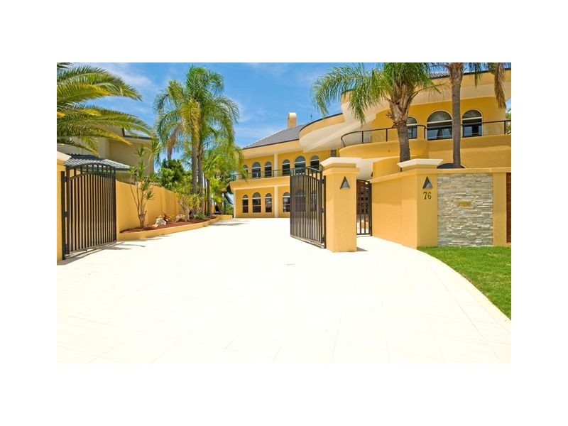 76 Charolais Crt, Benowa QLD 4217