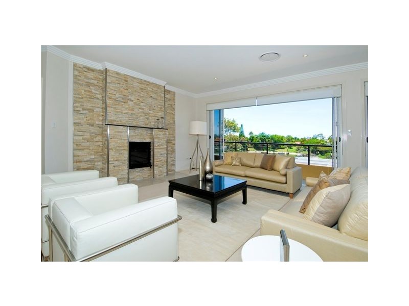 76 Charolais Crt, Benowa QLD 4217