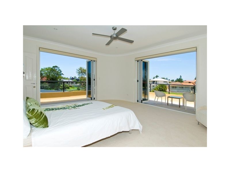 76 Charolais Crt, Benowa QLD 4217