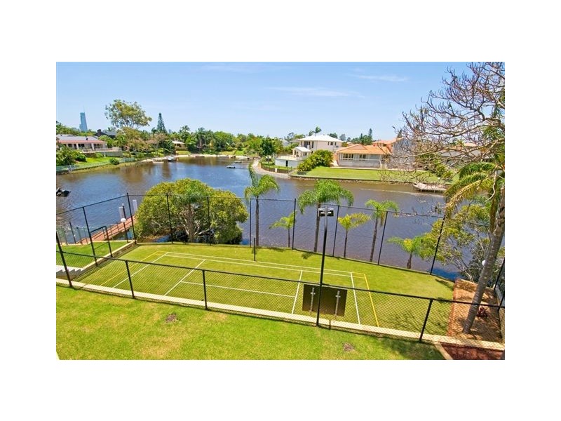 76 Charolais Crt, Benowa QLD 4217