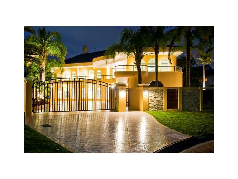 76 Charolais Crt, Benowa QLD 4217