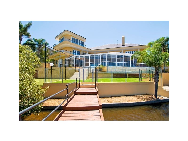 76 Charolais Crt, Benowa QLD 4217