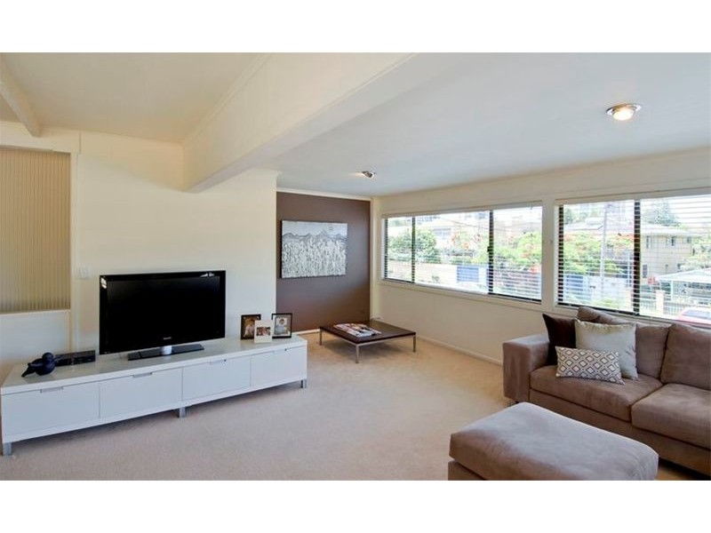 49 WOODROFFE AVENUE, Main Beach QLD 4217