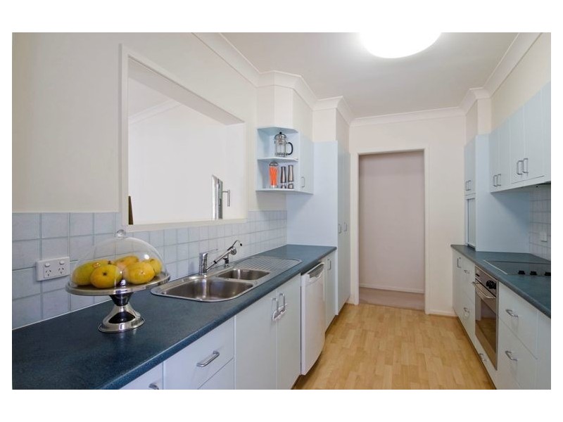 49 WOODROFFE AVENUE, Main Beach QLD 4217