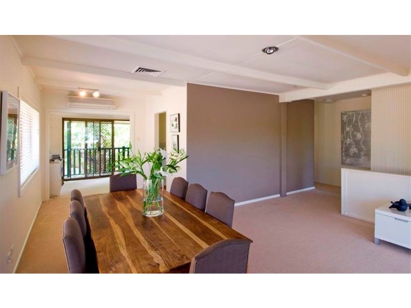49 WOODROFFE AVENUE, Main Beach QLD 4217