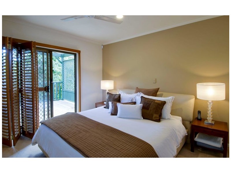 49 WOODROFFE AVENUE, Main Beach QLD 4217
