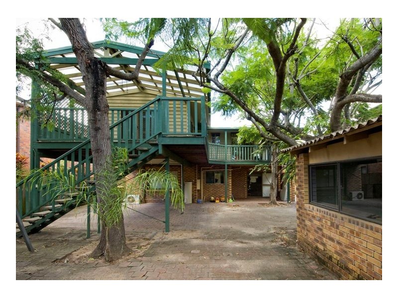 49 WOODROFFE AVENUE, Main Beach QLD 4217