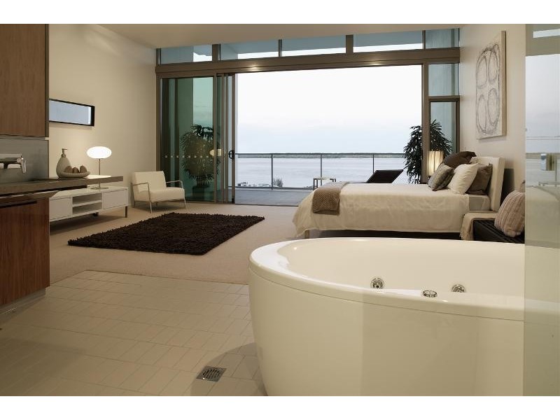 Paradise Point QLD 4216