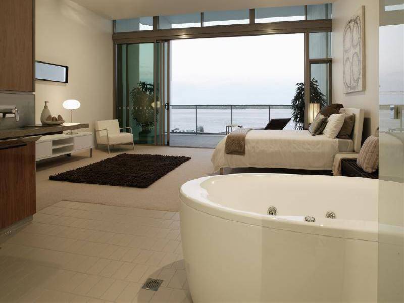 Paradise Point QLD 4216