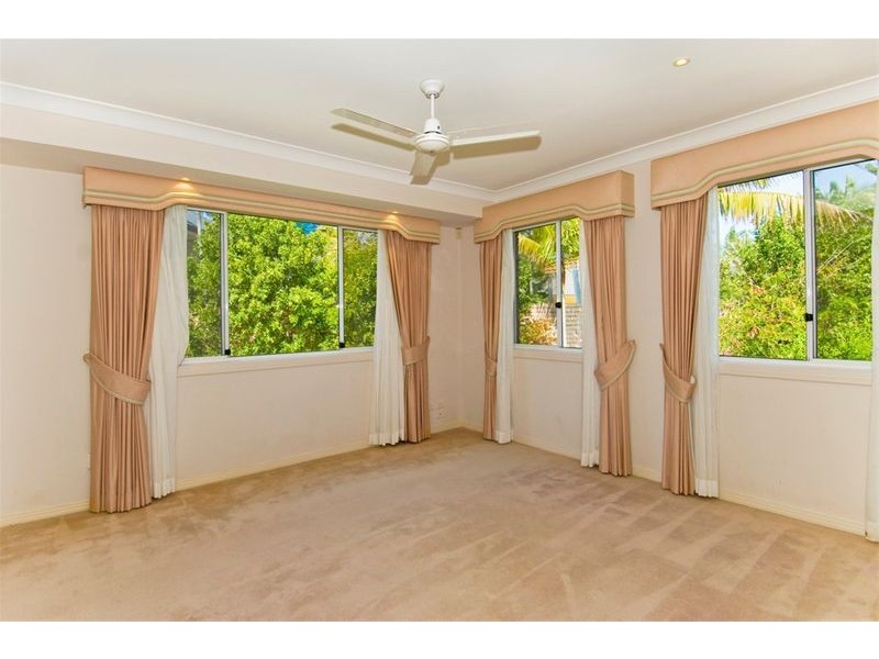 20 Rannock Ave, Benowa QLD 4217