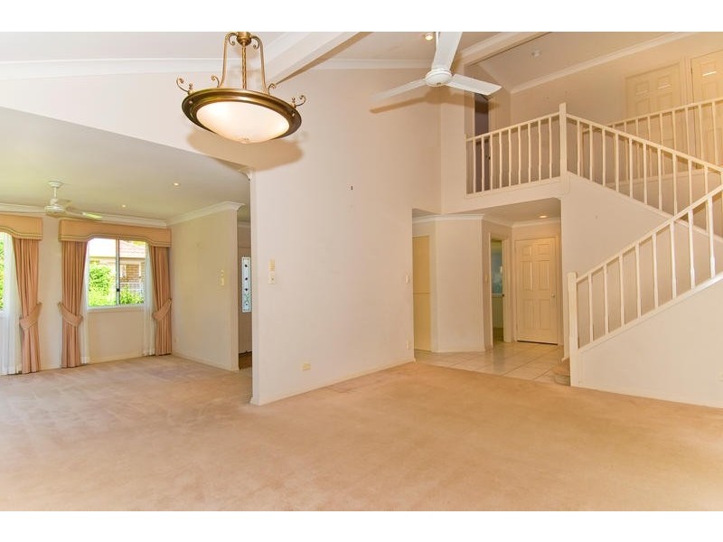 20 Rannock Ave, Benowa QLD 4217