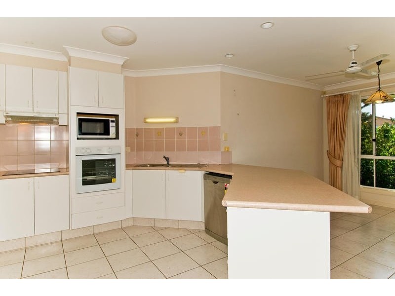 20 Rannock Ave, Benowa QLD 4217