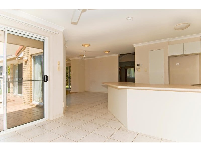 20 Rannock Ave, Benowa QLD 4217