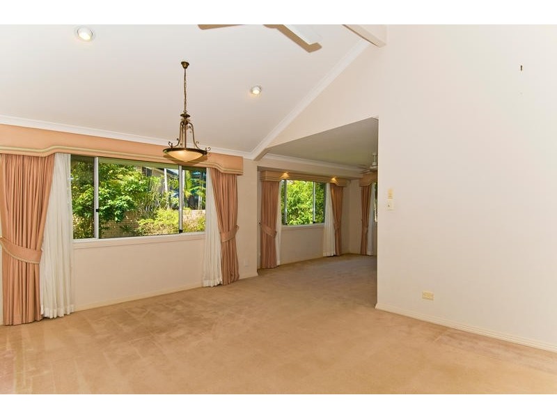 20 Rannock Ave, Benowa QLD 4217