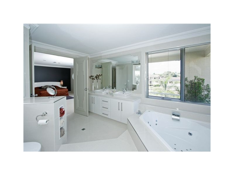 48  Boomerang Cres, Sorrento QLD 4217