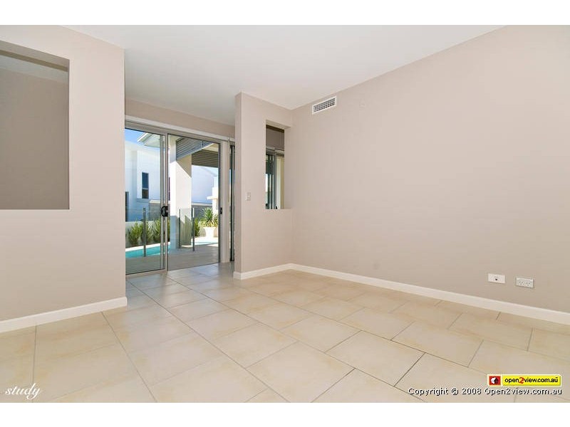 5004  Riverwood Grove  Royal Pines, Ashmore QLD 4214