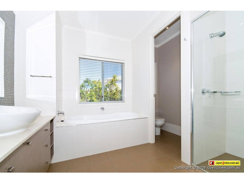 5004  Riverwood Grove  Royal Pines, Ashmore QLD 4214