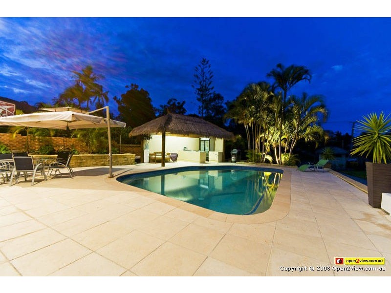 6 Bligh Court, Benowa QLD 4217