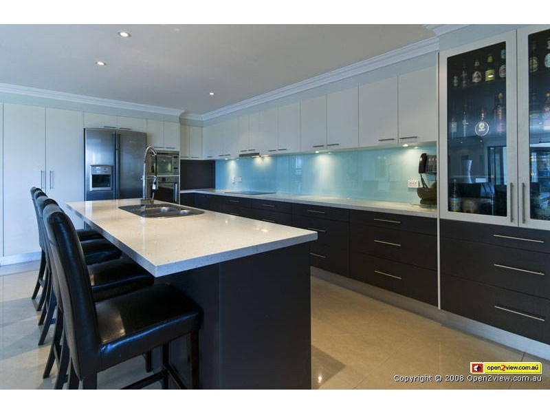 6 Bligh Court, Benowa QLD 4217