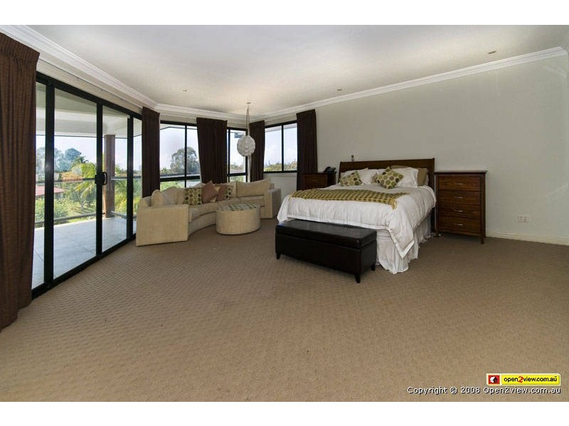 6 Bligh Court, Benowa QLD 4217