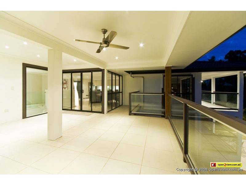 6 Bligh Court, Benowa QLD 4217