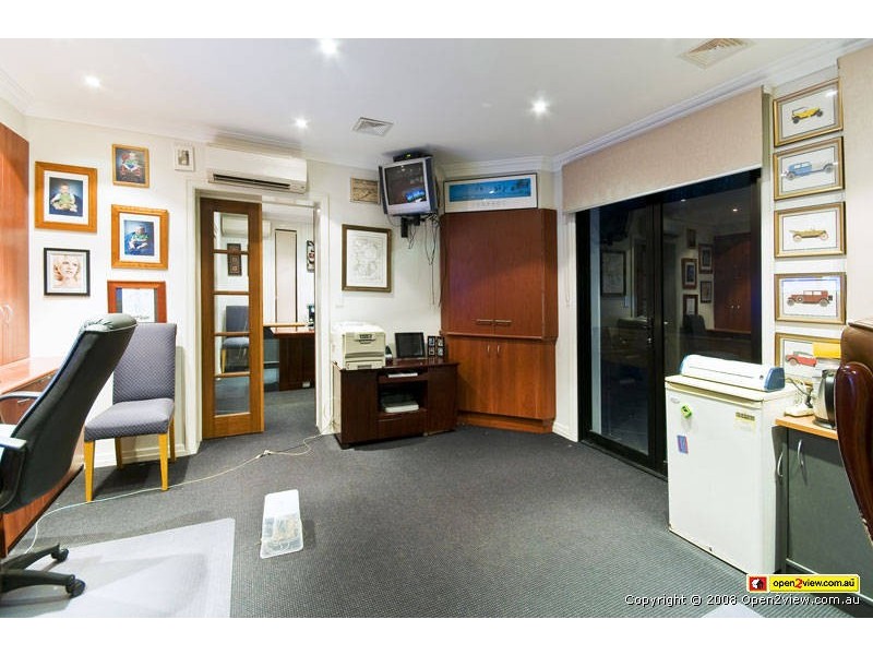 6 Bligh Court, Benowa QLD 4217