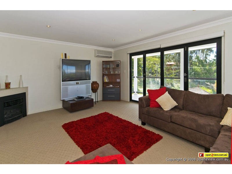 6 Bligh Court, Benowa QLD 4217