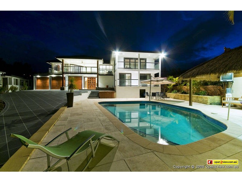 6 Bligh Court, Benowa QLD 4217