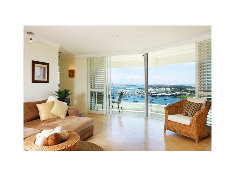 18 Macarthur Parade, Main Beach QLD 4217