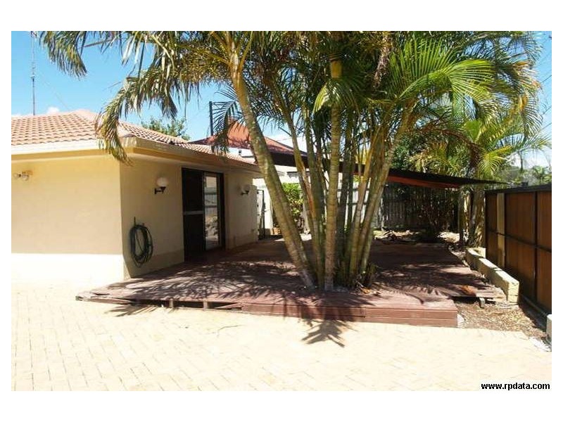 24  Nankeen, Paradise Point QLD 4216
