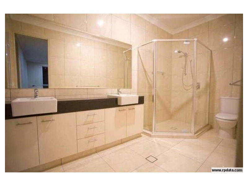 6 cessnock cl, Mermaid Waters QLD 4218