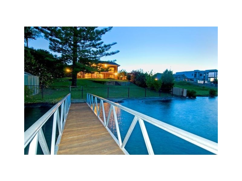 16 Garden Grove, Carrara QLD 4211