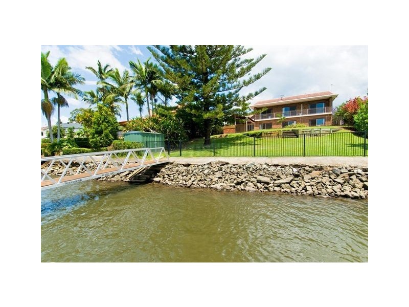 16 Garden Grove, Carrara QLD 4211