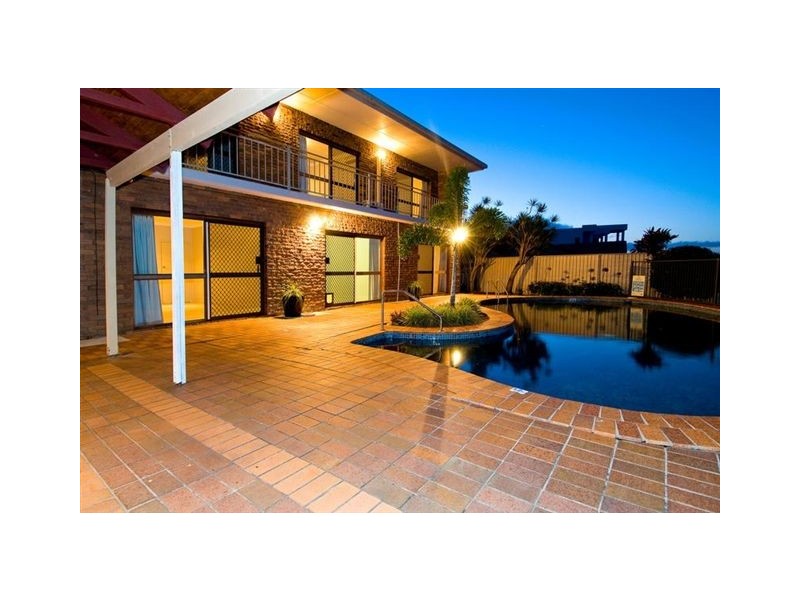 16 Garden Grove, Carrara QLD 4211