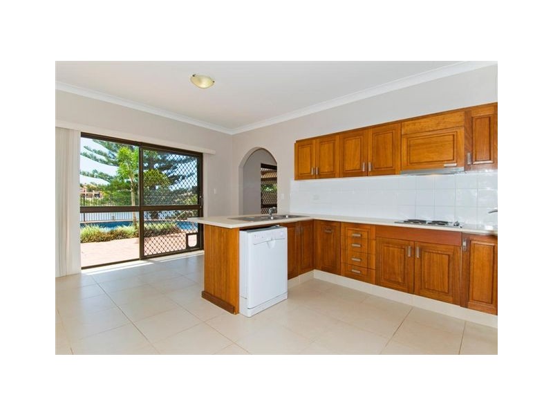 16 Garden Grove, Carrara QLD 4211