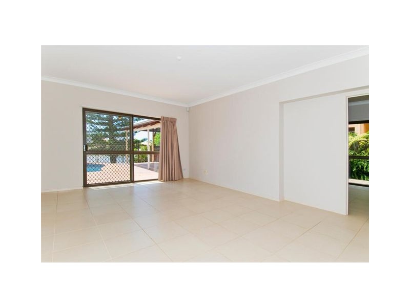 16 Garden Grove, Carrara QLD 4211