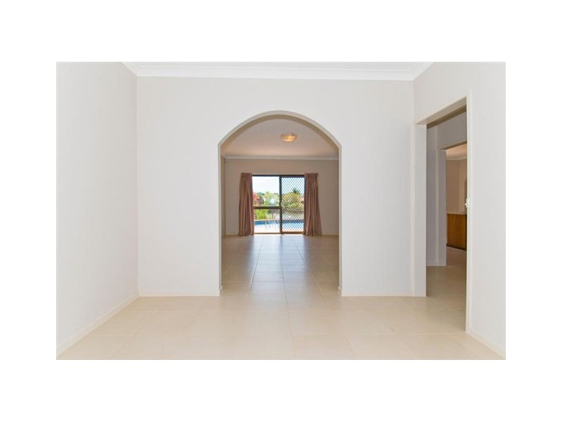 16 Garden Grove, Carrara QLD 4211