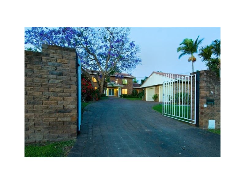 16 Garden Grove, Carrara QLD 4211