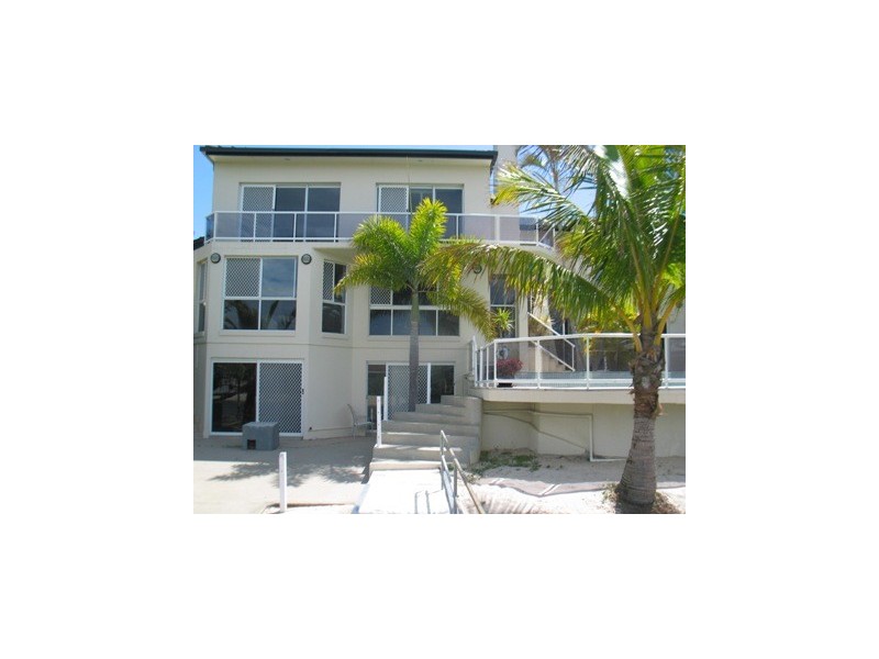90  Commodore Dr, Surfers Paradise QLD 4217