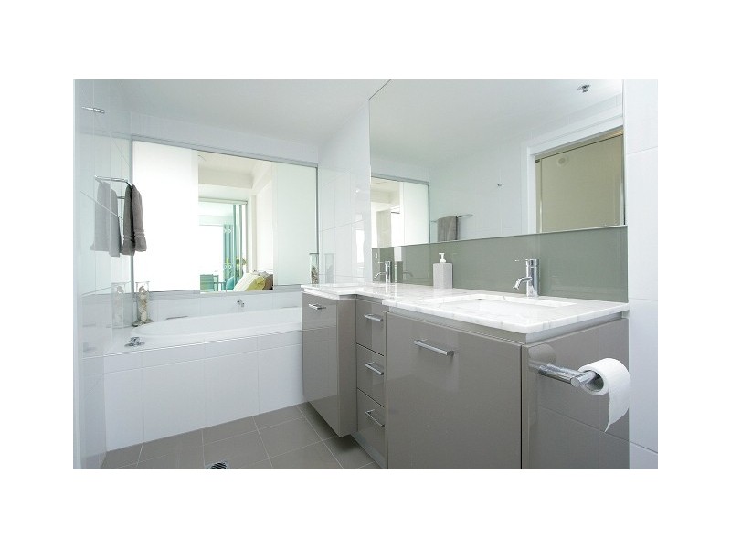 Level 402 300  Marine Parade, Labrador QLD 4215