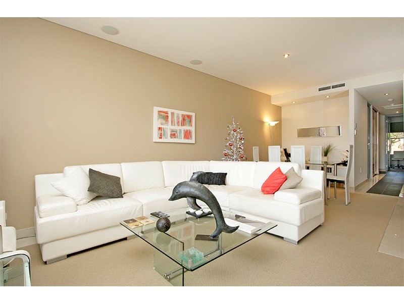 Level 1 2/27 Madang Crescent, Runaway Bay QLD 4216