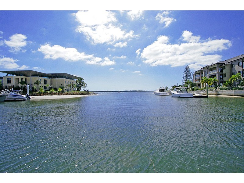 Level 1 2/27 Madang Crescent, Runaway Bay QLD 4216