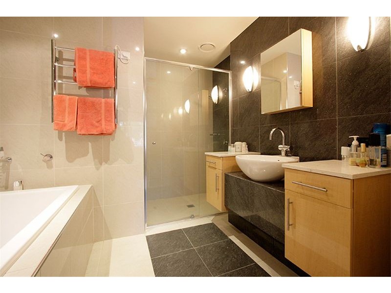 Level 1 2/27 Madang Crescent, Runaway Bay QLD 4216