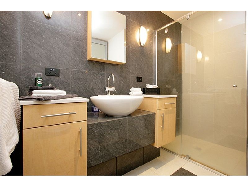 Level 1 2/27 Madang Crescent, Runaway Bay QLD 4216