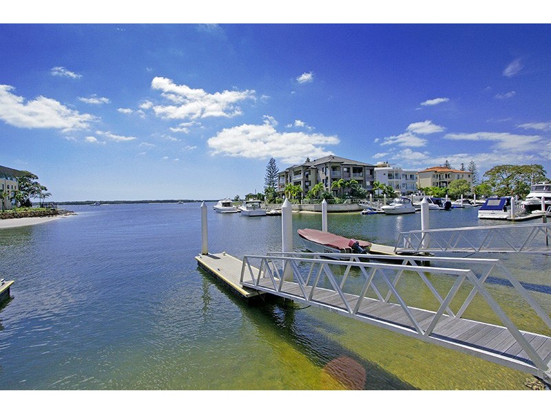 Level 1 2/27 Madang Crescent, Runaway Bay QLD 4216