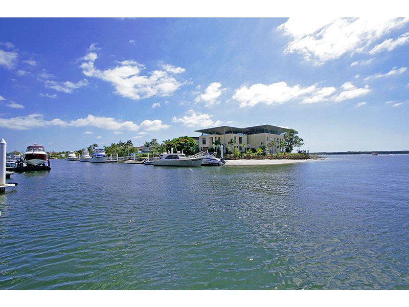 Level 1 2/27 Madang Crescent, Runaway Bay QLD 4216