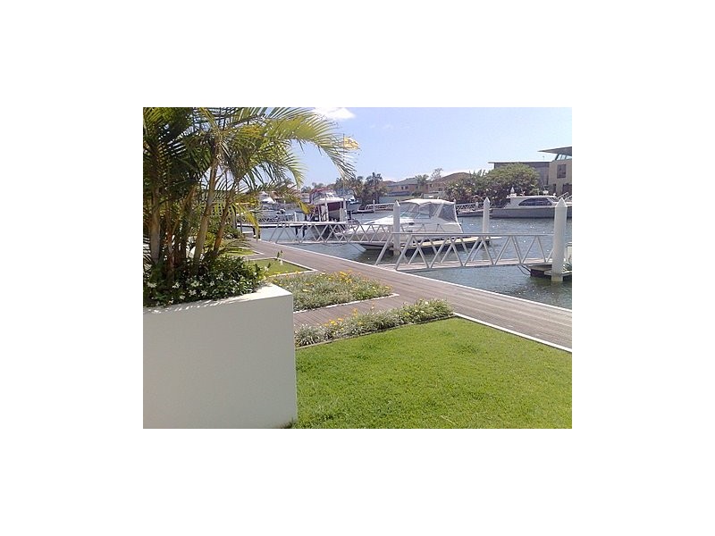 Level 1 2/27 Madang Crescent, Runaway Bay QLD 4216